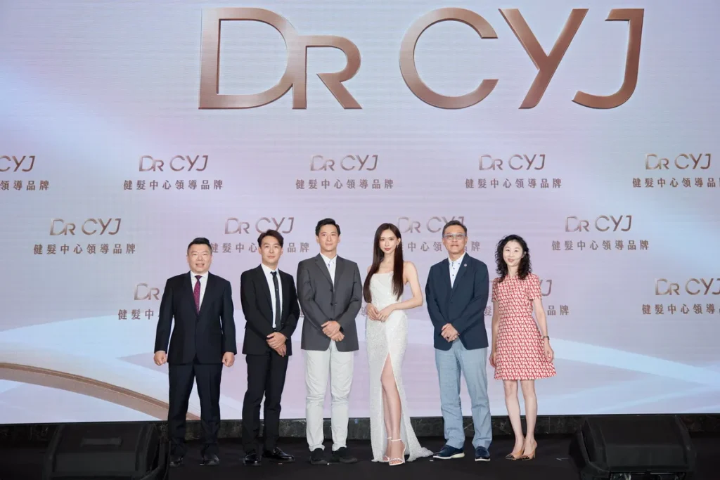 曜胜生技、佳醫集團及安妞美學診所等長官貴賓與志玲共同見證 DR CYJ 全新品牌篇章的正式啟動;長官貴賓由左至右,曜胜生技營運長 黃麒融、曜胜生技總經理 羅証平、曜胜生技董事長 傅若軒、DR CYJ品牌代言人林志玲、佳醫集團總經理 張明正、安妞美學診所首席院長 陳若伊