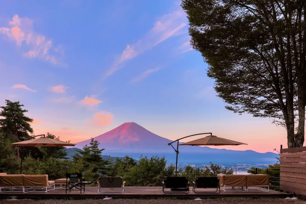 秋日住進大自然！Booking.com 推薦「亞太五大風格露營提案」！
