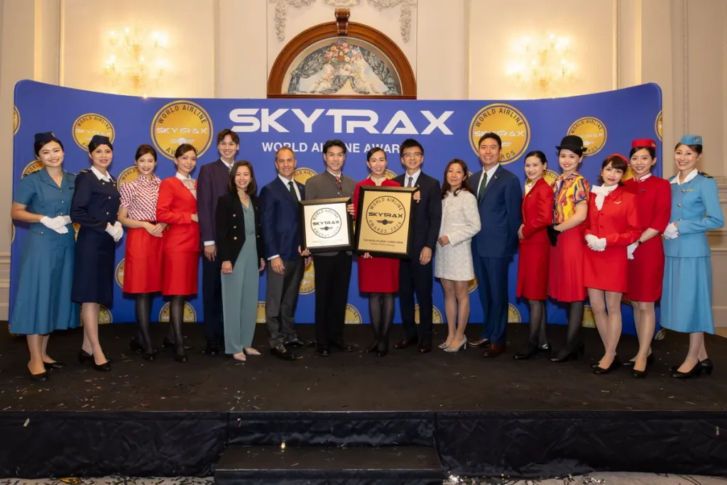 國泰航空再榮獲年度Skytrax大獎全球最佳航空公司前三名 並奪全球最佳機艙服務員及最佳頭等貴賓室殊榮