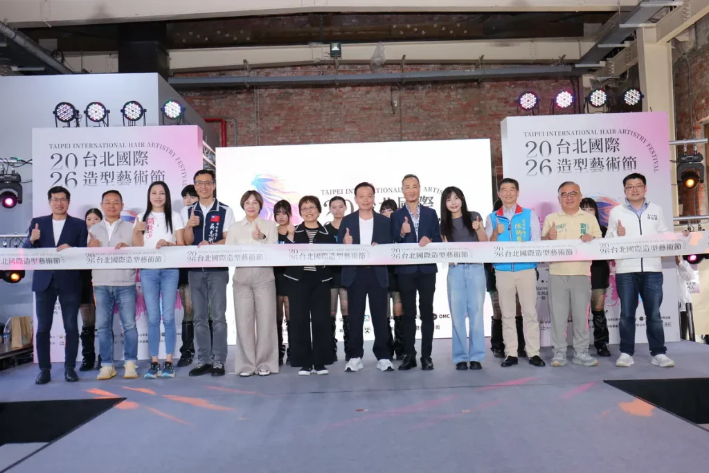 「2026台北國際造型藝術節 玩色髮藝高手華山競技型色伸展台秀時尚新潮流 公益義剪超暖心