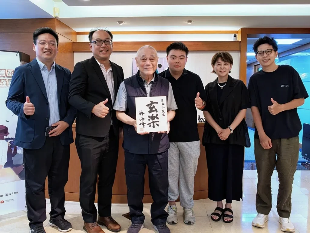 (左起) 海峰棋院林敏浩院長、劉耀文六段、呂水上董事長、陳首廉龍星、林芳美女士、夏大銘七段