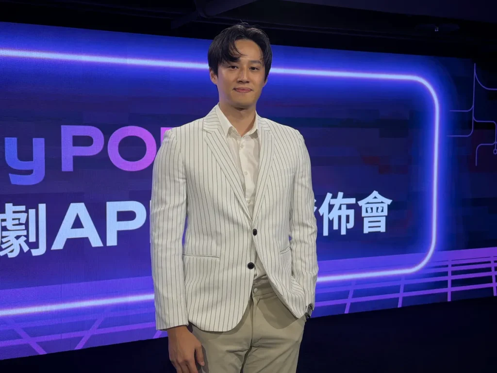 徐新洋參與《妹妹背著洋娃娃》戲劇演出。