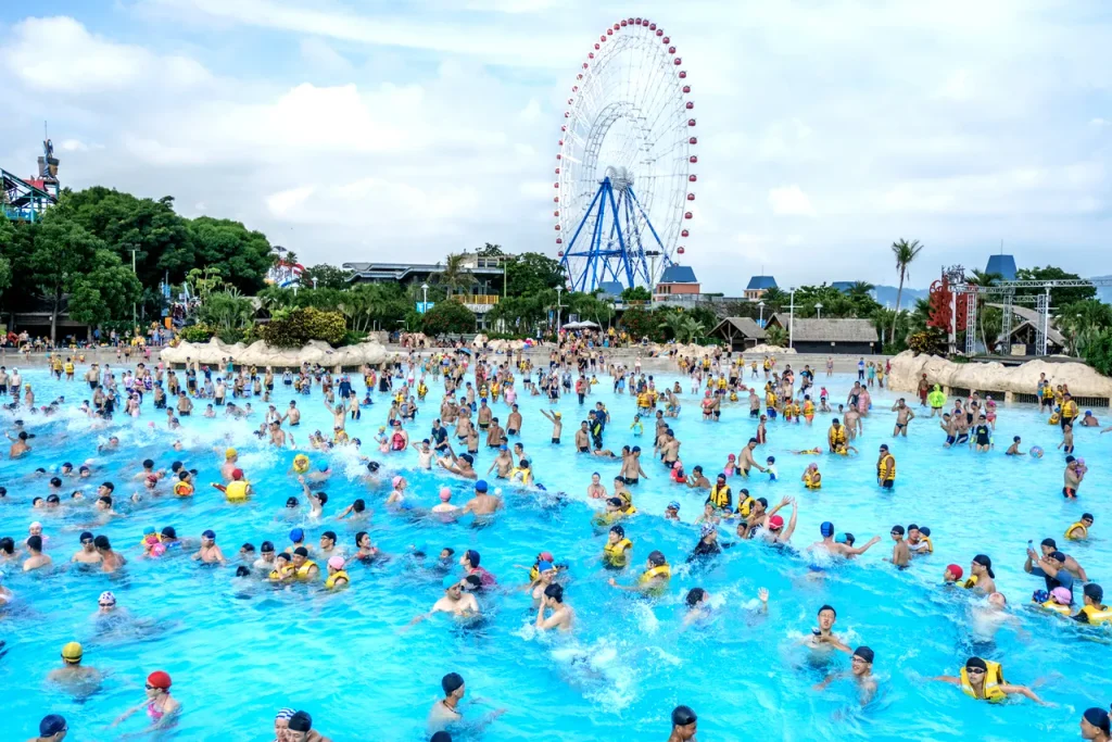 國旅點數免費玩雙樂園!馬拉灣有全台最大人工造浪池「大海嘯」。