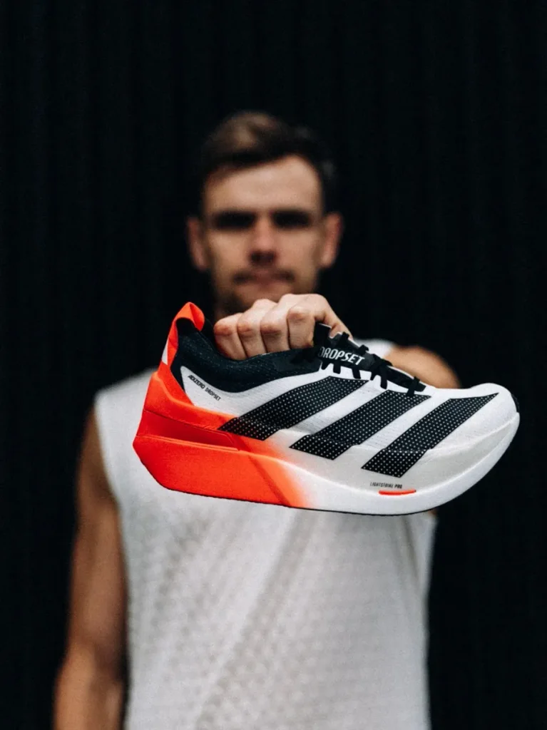 adidas ADIZERO DROPSET 系列強勢登場！突破跑鞋與訓練鞋界線 從菁英競賽到日常訓練
