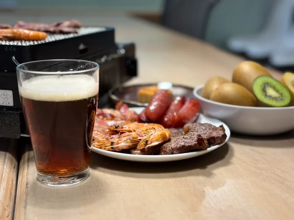中秋大餐陷阱多，酒類、烤肉與月餅都有可能對腸道造成負擔（禁止酒駕，酒前酒後不開車，安全有保障；未滿十八歲禁止飲酒）