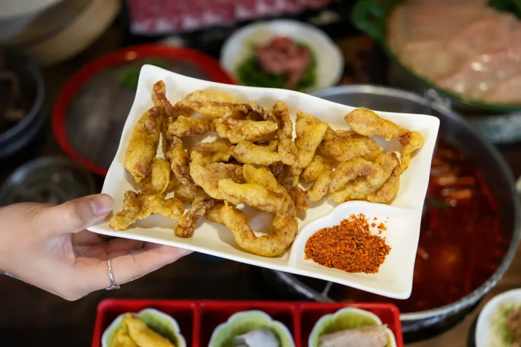 重慶現炸酥肉-重慶傳統油炸小吃，外酥裡嫩，帶有濃郁的花椒麻香
