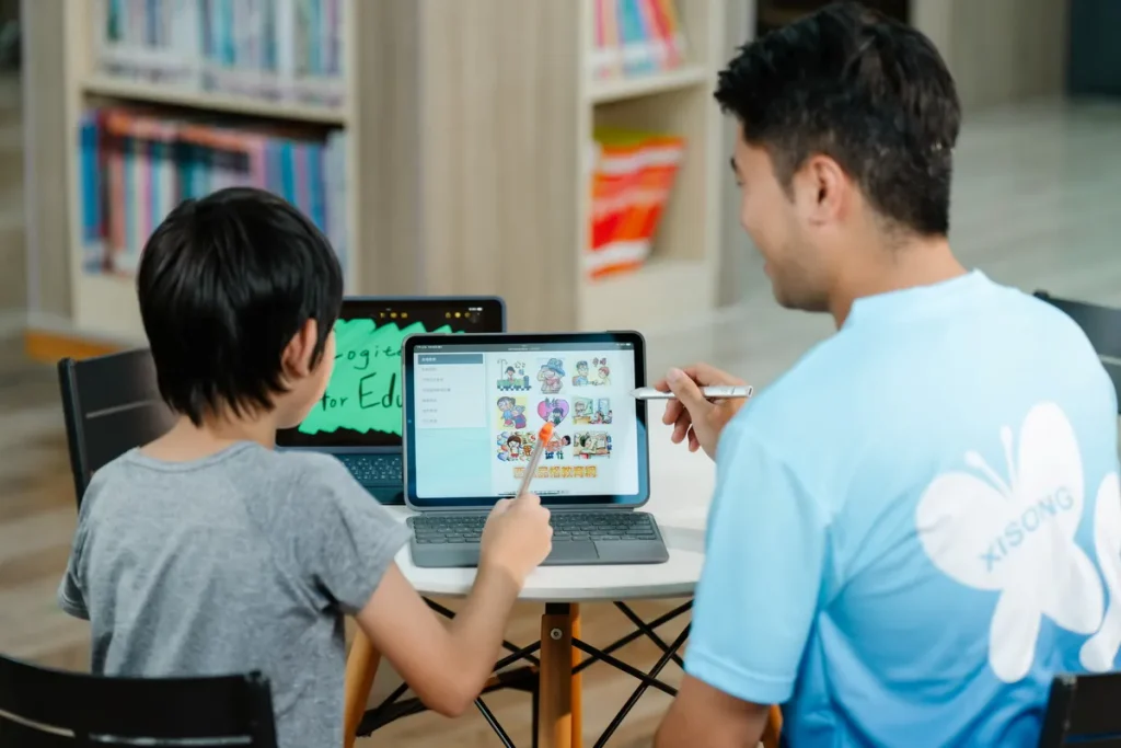 西松國小師生透過 Logitech 羅技科技工具展開課堂互動，讓學生的打字習慣與創作自然融入學習，奠定數位表達能力。