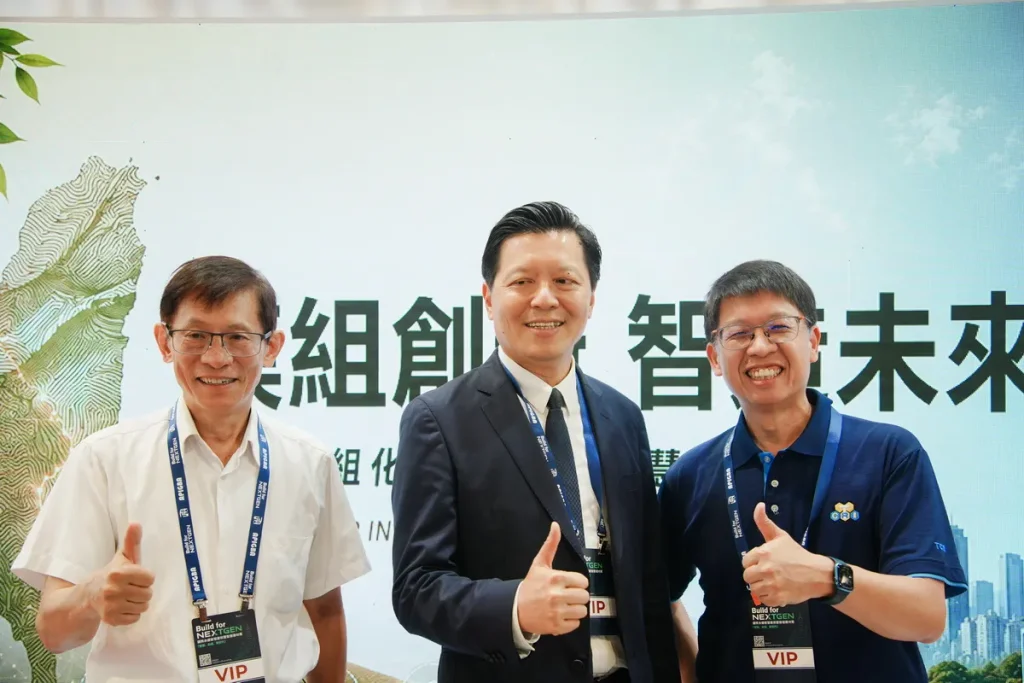 圖右至左：右- 財團法人臺灣營建研究院 邱建國院長、中- 新北市政府 朱惕之 副市長、左- 財團法人臺灣營建研究院 徐力平 副院長 來源：財團法人臺灣營建研究院