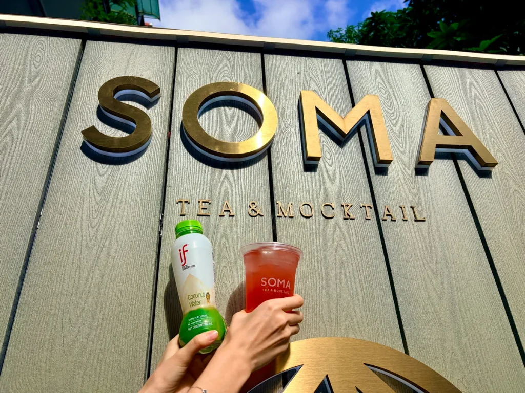 泰國 if 100_ 椰子水推出SOMA 13週年期間限定的聯名企劃。業者提供