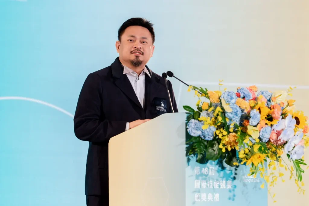 勞動部部長洪申翰於2026第48屆國際技能競賽頒獎典禮嘉勉國手
