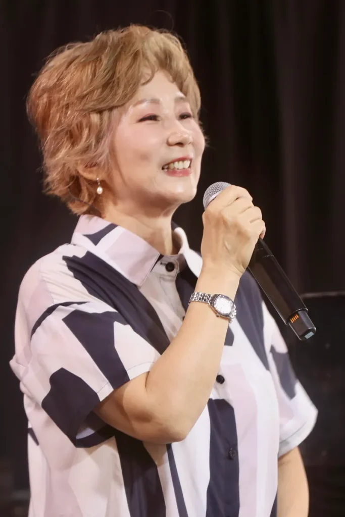 資深歌手江念庭(3)日在北流卡夫卡幸福開唱。