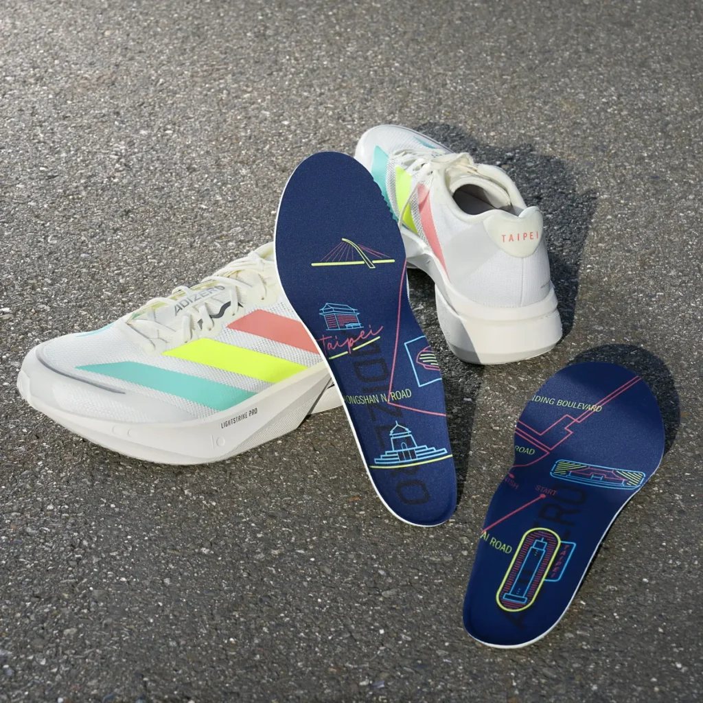 adidas臺北馬拉松限定系列ADIZERO BOSTON 13，將圓山大飯店、中正紀念堂及大直橋等臺北馬拉松路線上的城市地標轉化為設計元素。