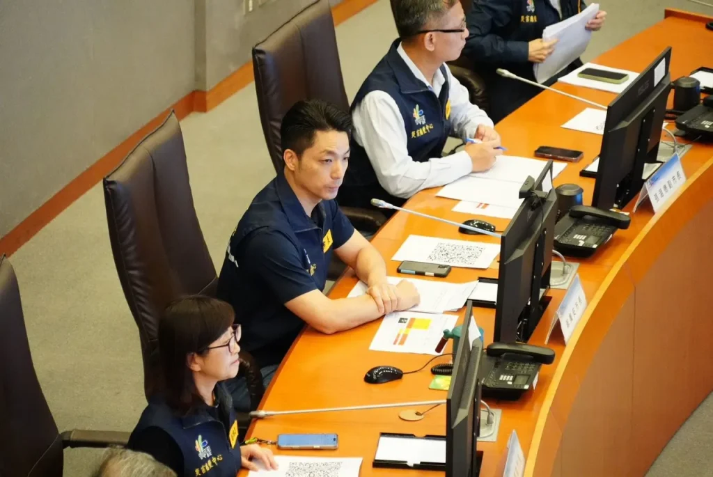 薔琵颱風考驗北市府即戰力 倒樹通報5分鐘 民眾湧社群大讚：誰說蔣萬安沒做事