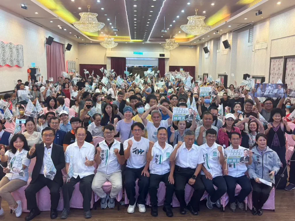 民眾黨屏東誓師黃國昌柯文哲壓軸 蘇清泉率先到場「讚聲」 藍白攜手開拓南台灣版圖