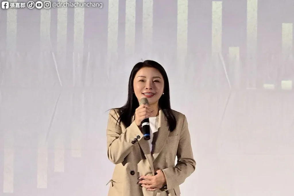 張嘉郡走入崙背鄉提六大行動政見 蔡旺源偕妻農會總幹事 喊「起厝千萬不能換師傅」