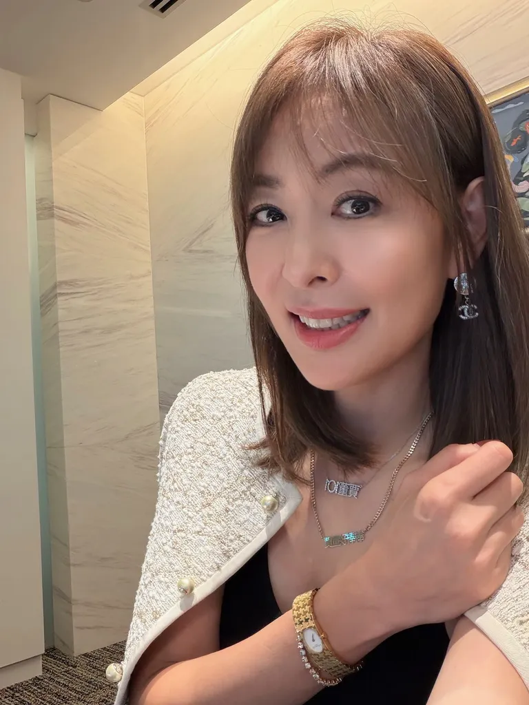 賈永婕披肩備詢穿著可議 賴清德帶頭發花襯衫力挺反將賴惠員 媒體人：流量凌駕國會尊嚴 憲政文化付出代價