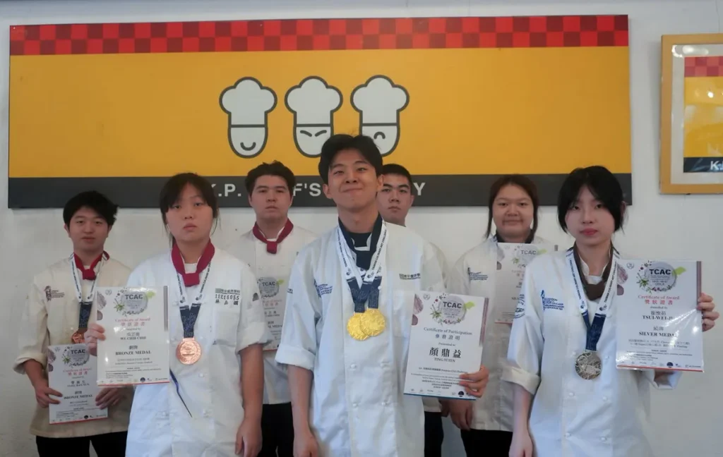 開平餐飲學生於「2026 TCAC台灣國際廚藝美食挑戰賽」獲1金、3銀、4銅亮眼佳績。