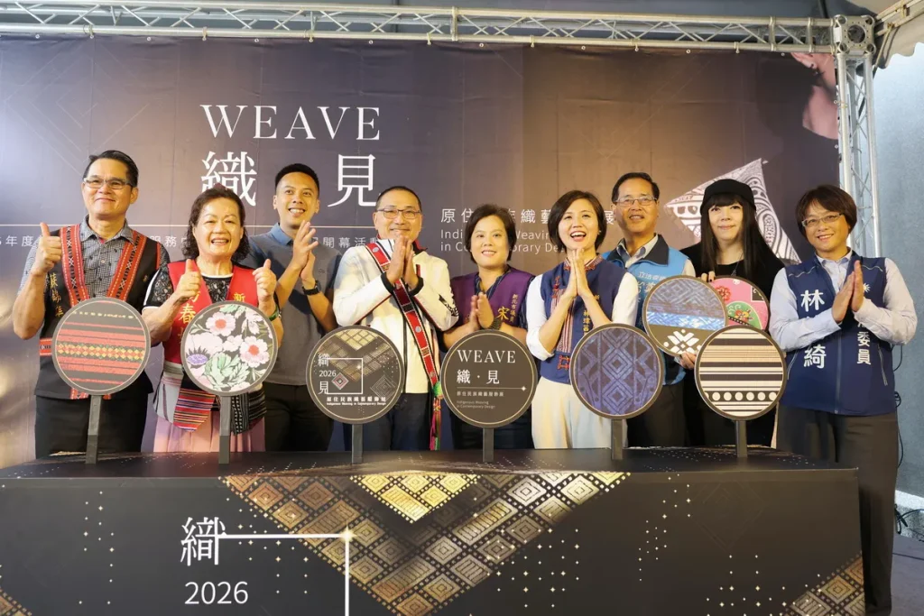 新北市市長侯友宜及現場貴賓共同參與啟用儀式，見證新北原民服務中心重新啟用。(圖/新北市政府原民局提供)