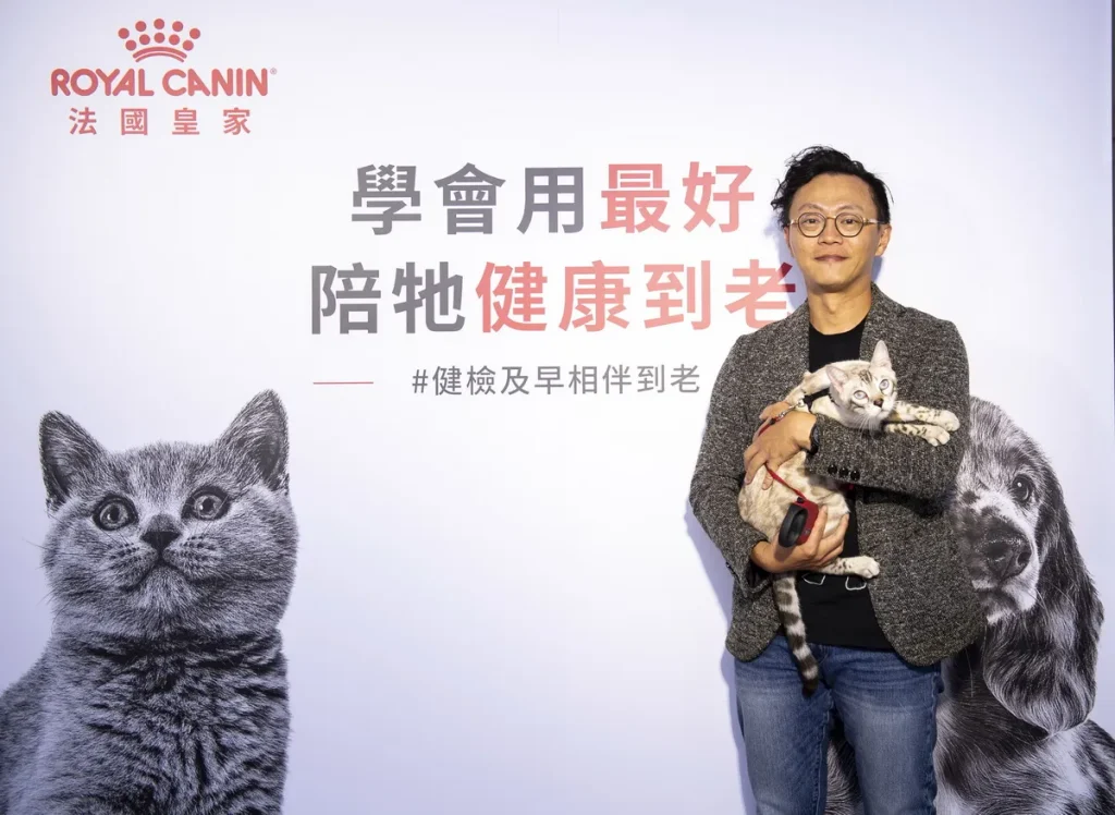 杜瑪動物醫院鍾昇樺院長表示：「貓犬在不同年齡層有不同的照護重點，定期健檢更不可或缺，若已確診慢性疾病，也能透過追蹤管理來延緩惡化、維持良好生活品質。」